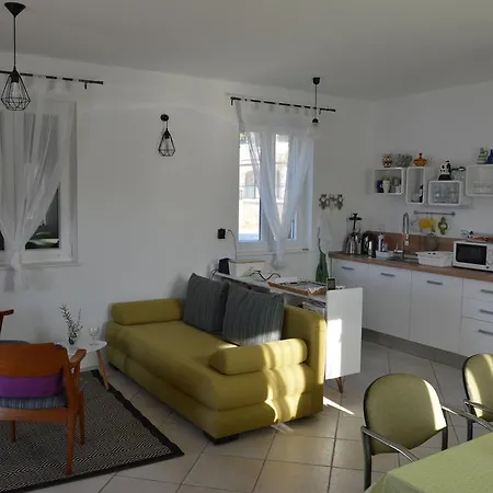 Holiday Home Kucerina Apartment Ugljan